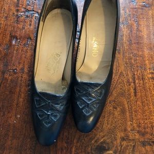 Vintage Ferragamo Black Leather pump